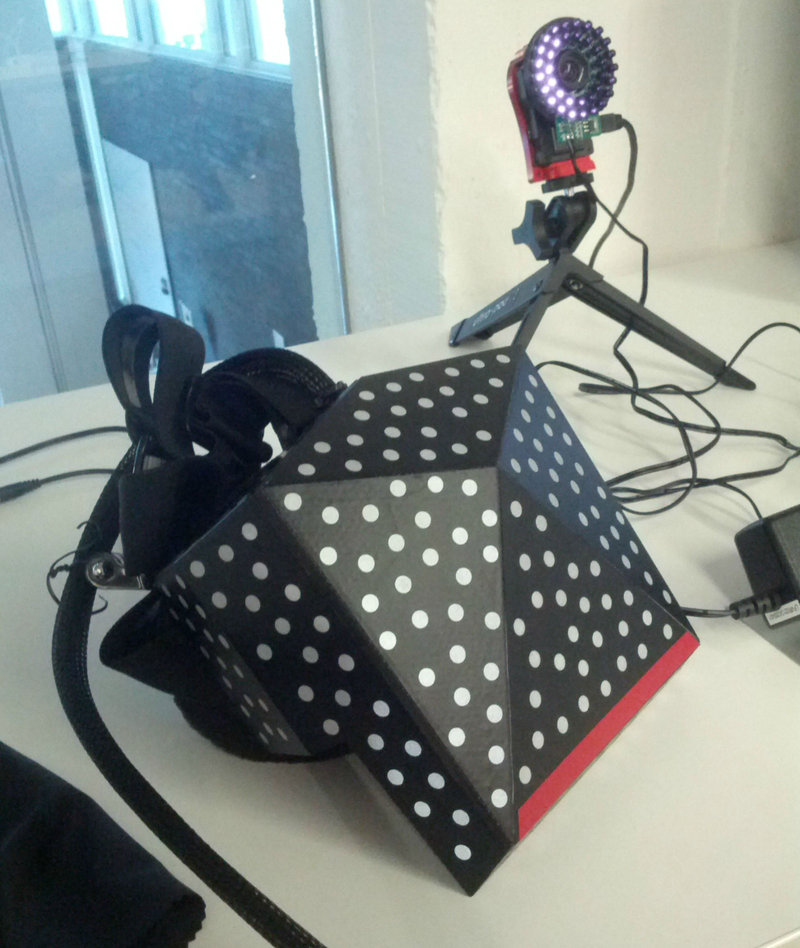 Illustration for article titled Valve's VR Headset Looks (And Sounds) Really Cool